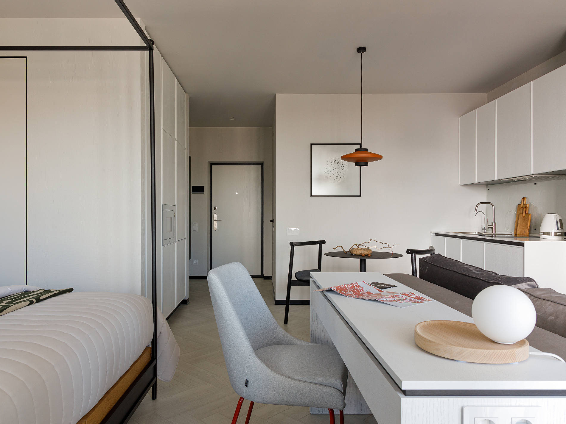 Как выбрать диван для квартиры-студии: максимум функций при минимуме метража