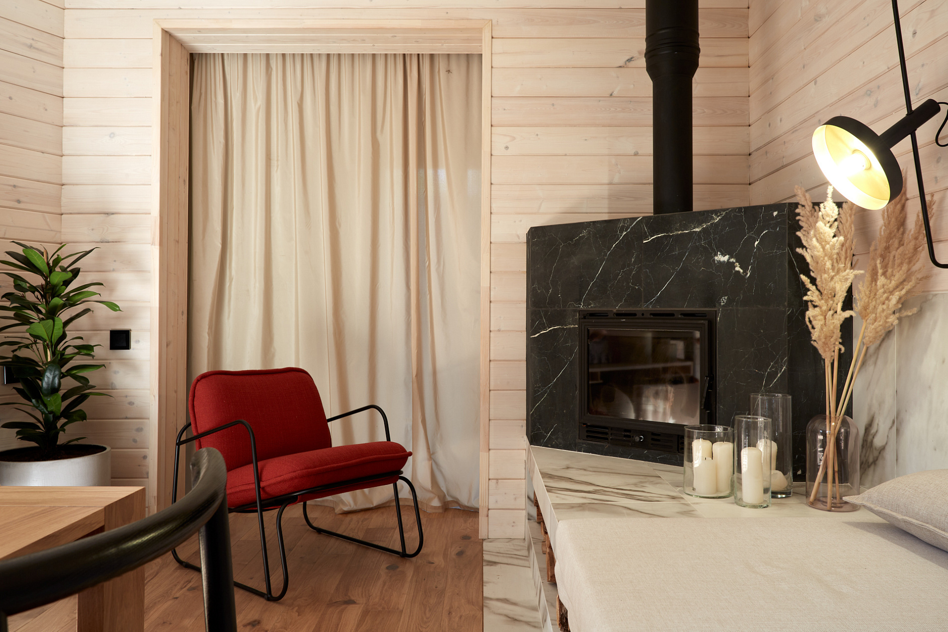 Зимний уют: как выбрать кресло и пуфы для новогодних вечеров